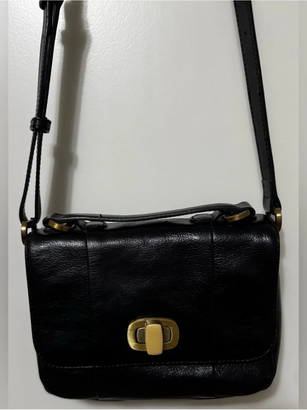 Hobo International Black Leather Crossbody Bag - Timeless Style - Picture 4 of 11